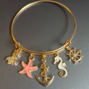 “Ocean Treasure” 🌊 Bangle in Gold-tone